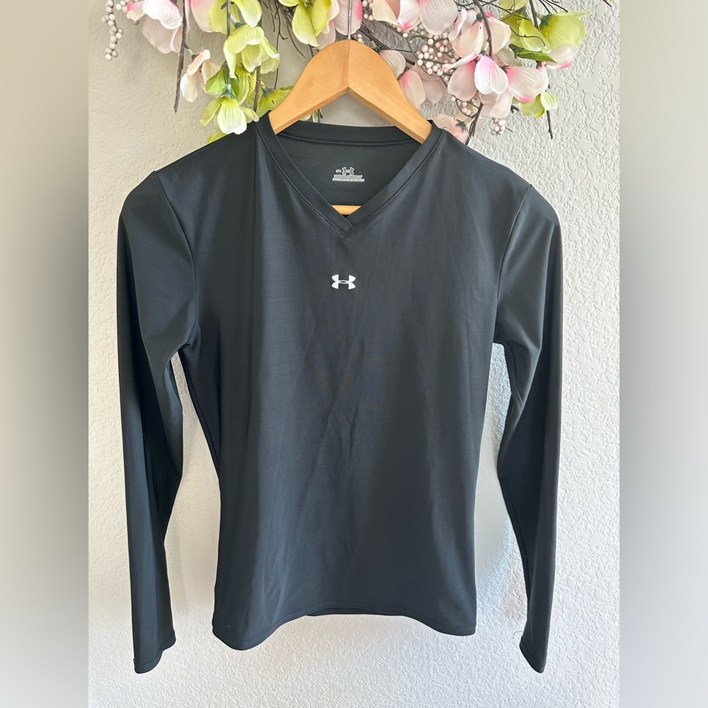 Youth black Under Armour dry fit long sleeve, M